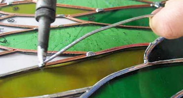 soudure de vitraux avec du fil &agrave; souder